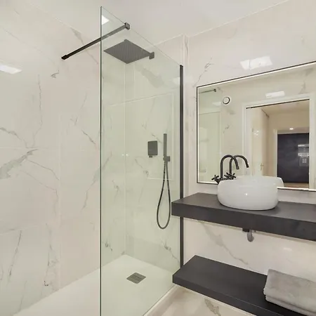 And Paris * Netflix * Parking * 6 Pers Apartment